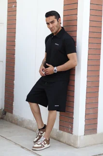 Pullshirt and shorts set